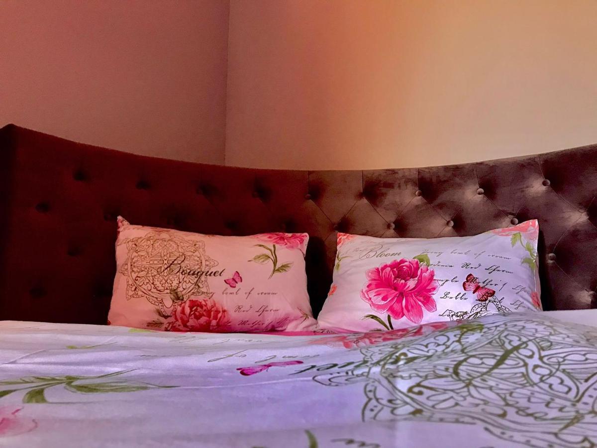 סינאיה Sweet Pink By Miro Apartment מראה חיצוני תמונה